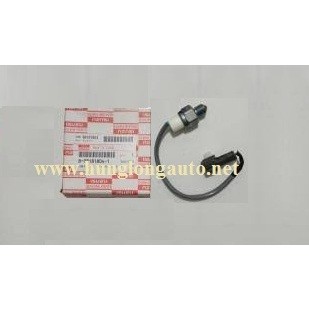 Cảm biến báo lùi - Top lùi ISUZU