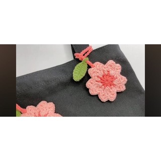 Móc khoá hoa anh đào handmade len