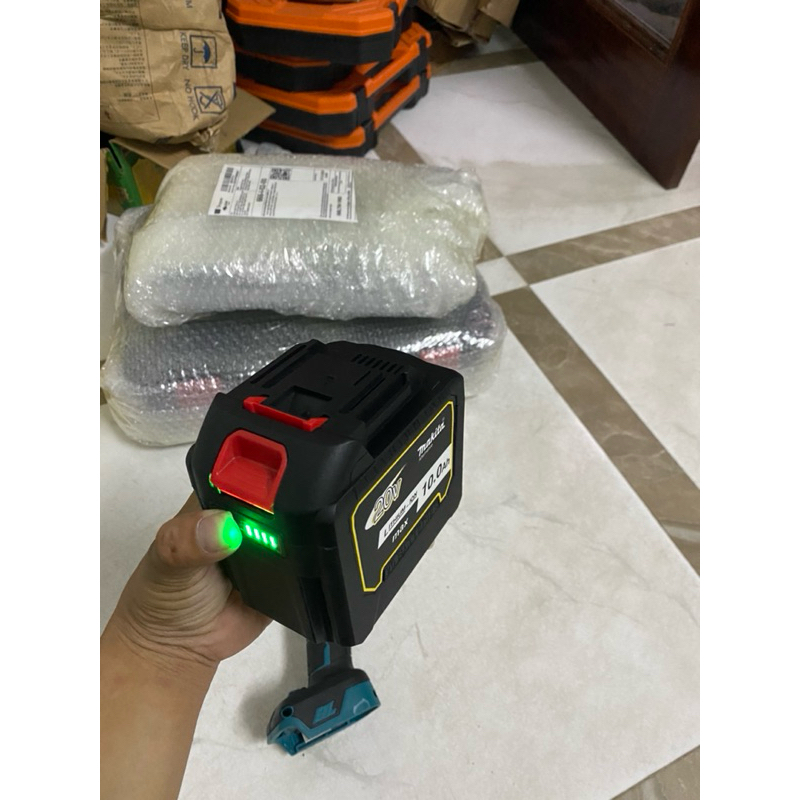 Pin đóng makita 20 cell 5s4p 18v - 21v có đèn led báo pin, pin chân phổ thông 4cm
