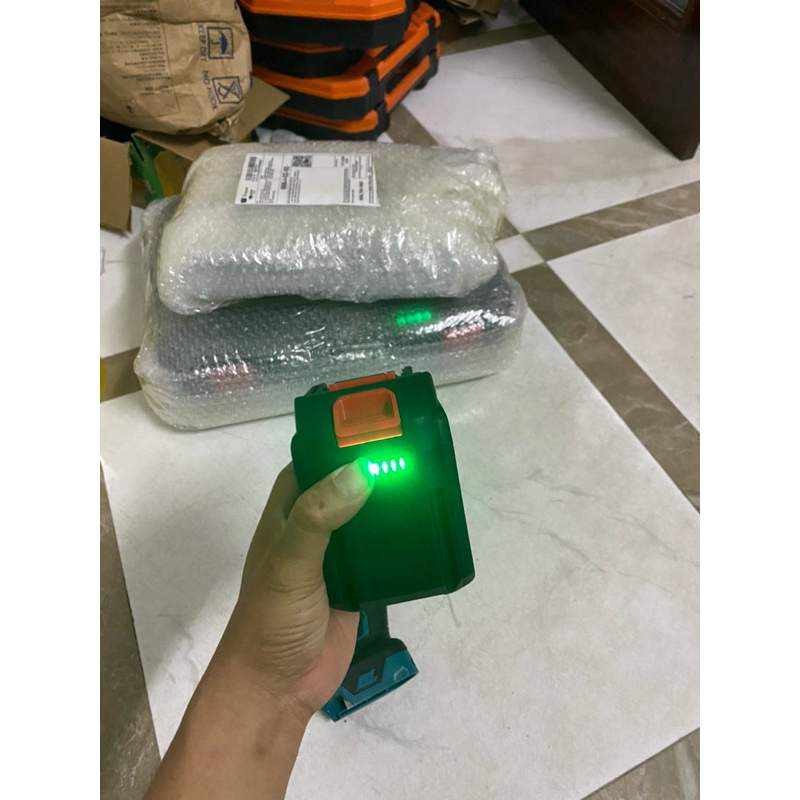 Pin đóng makita 20 cell 5s4p 18v - 21v có đèn led báo pin, pin chân phổ thông 4cm