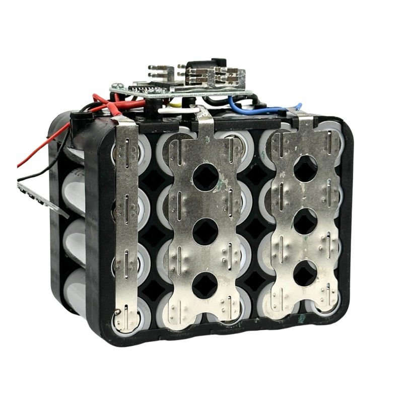 Pin đóng makita 20 cell 5s4p 18v - 21v có đèn led báo pin, pin chân phổ thông 4cm