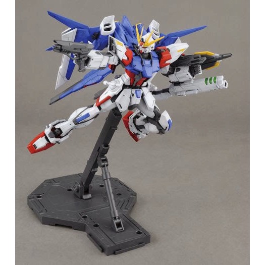 Mô hình lắp ráp Bandai Gundam Build Fighter BF MG 1/100 Build Strike Gundam Full Package