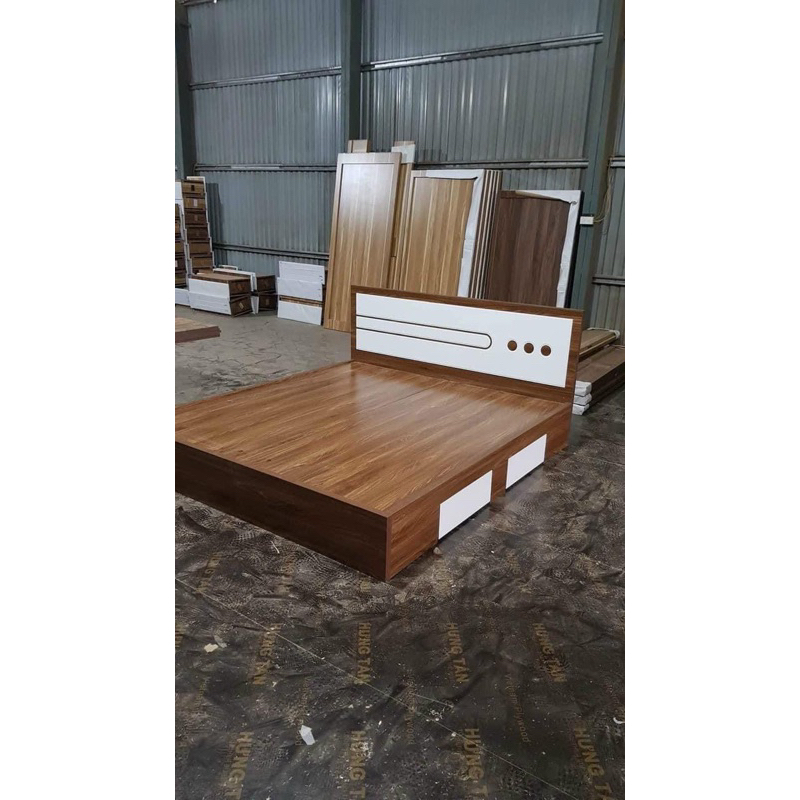 Giường bệt gỗ công nghiệp melamin có 2 ngăn kéo , ảnh chụp tại xưởng