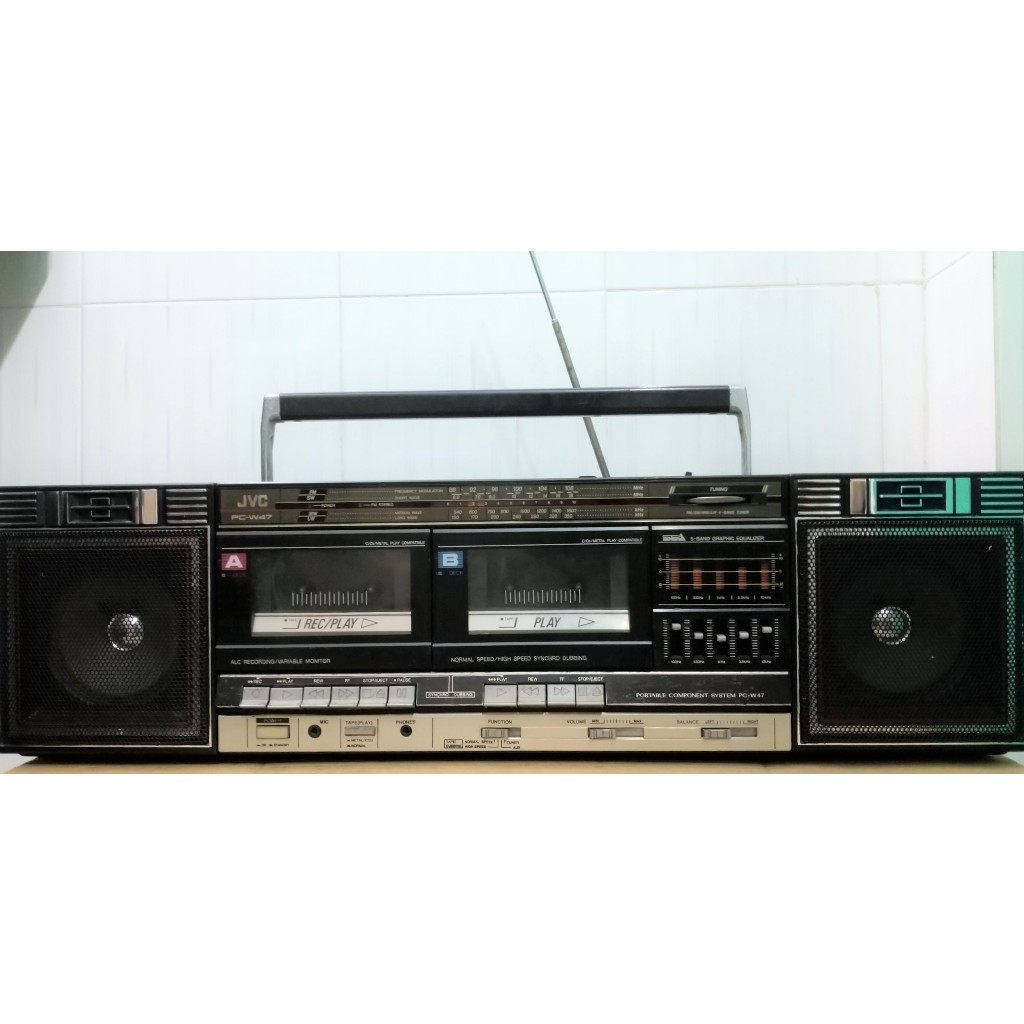 Radio cassette JVC PC-W47E đồ cũ nghe hay ok 100% ( có đường line gắn điện thoại vào )