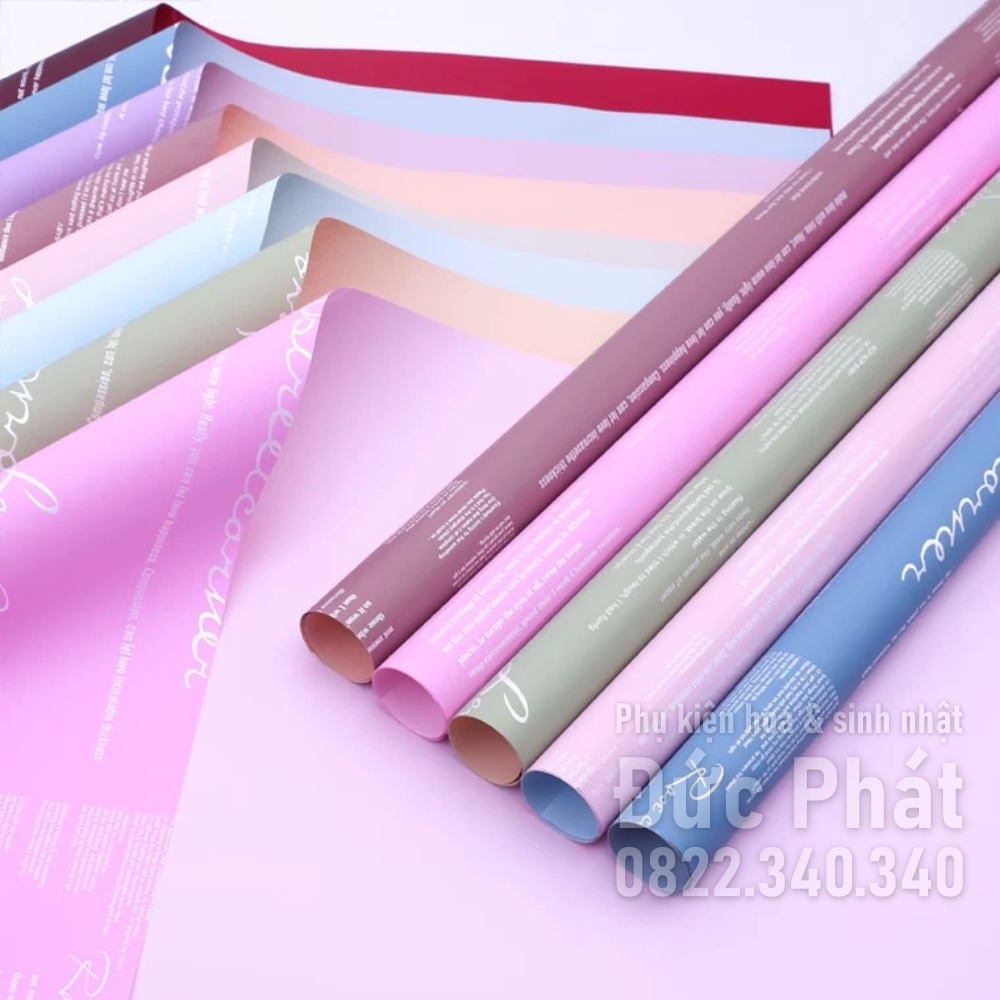 Xấp 20 tờ giấy gói hoa cao cấp 2 mặt in chữ kích thước 60 x 60cm