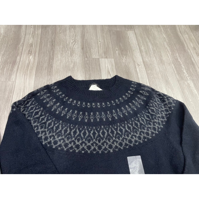 Áo len họa tiết