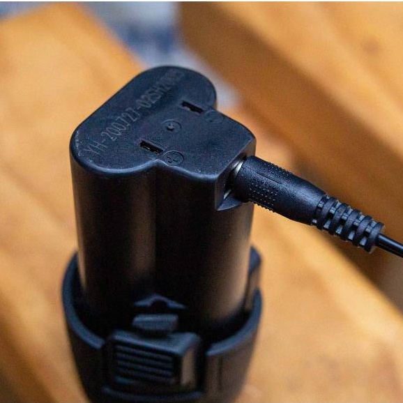 Pin Lithium-Ion 1.5Ah - 12V Total TBLI12152 - Phù hợp với những dòng máy dùng pin 12V Total - Ingco