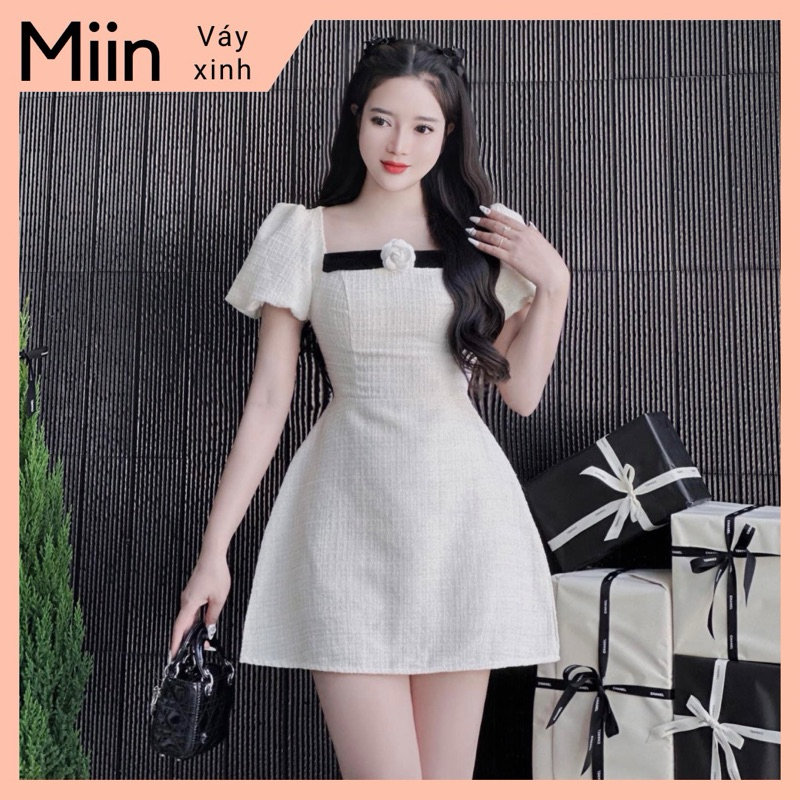 Váy cổ vuông phối nẹp cài hoa