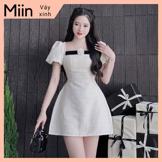Váy cổ vuông phối nẹp cài hoa
