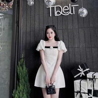 Váy cổ vuông phối nẹp cài hoa