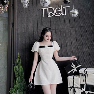 Váy cổ vuông phối nẹp cài hoa