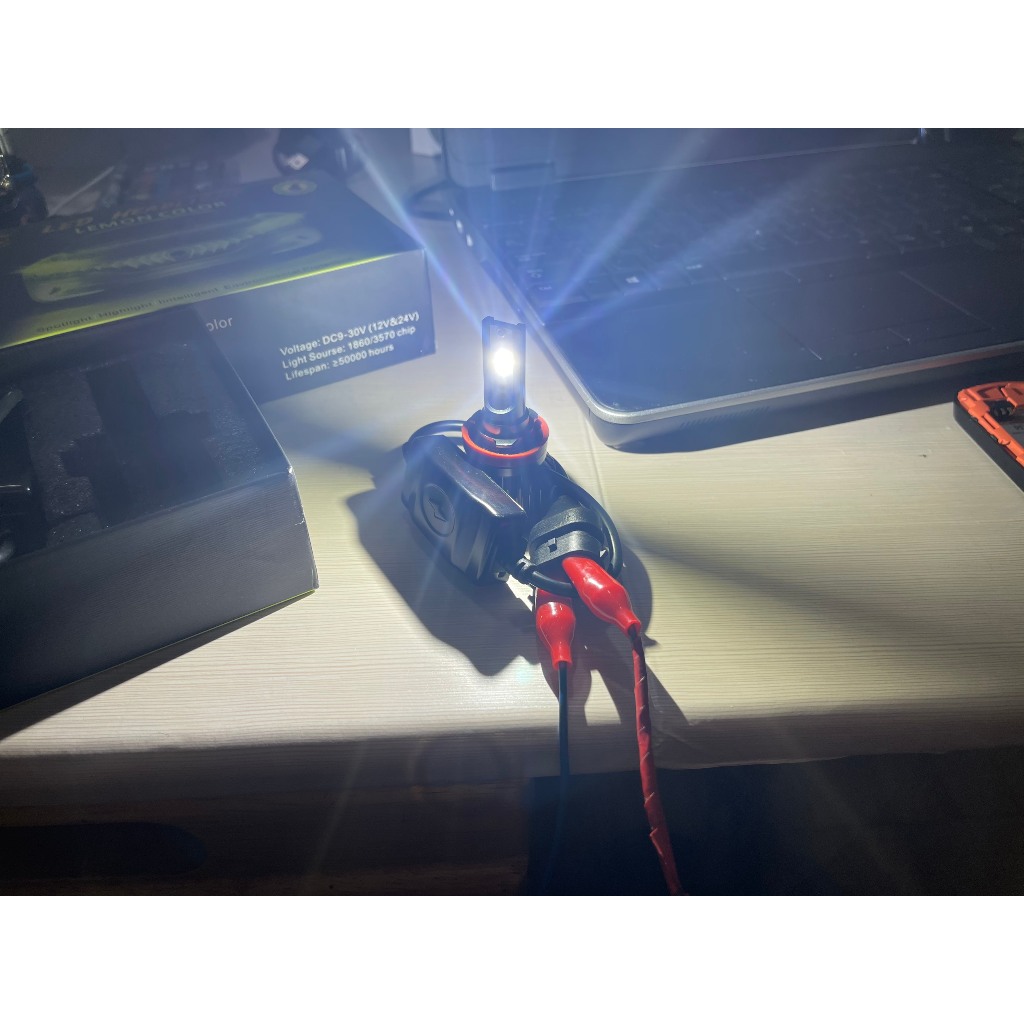 Bóng đèn led Q9 2 màu : vàng , trắng tăng sáng chân H11 , 9005