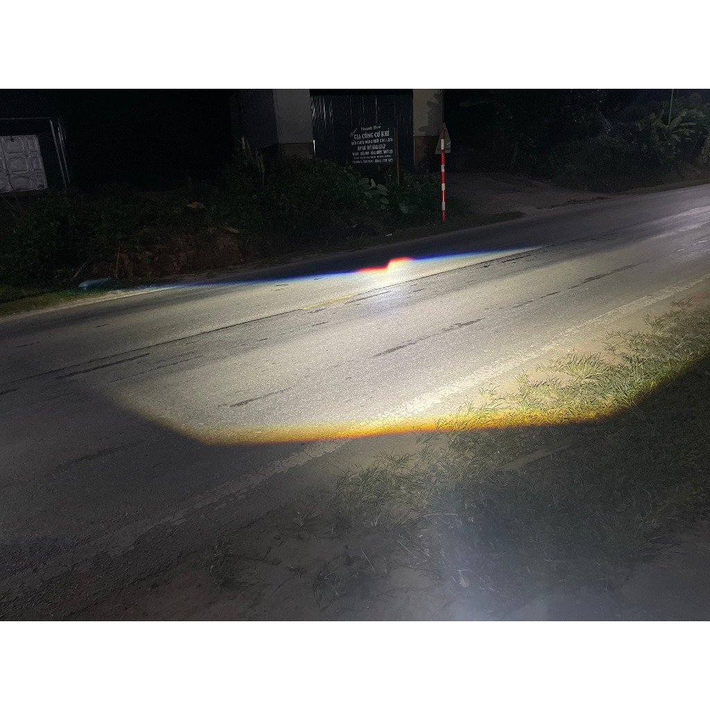 Đèn pha Max Light V9 chân xoáy đa năng H4 H7 H11