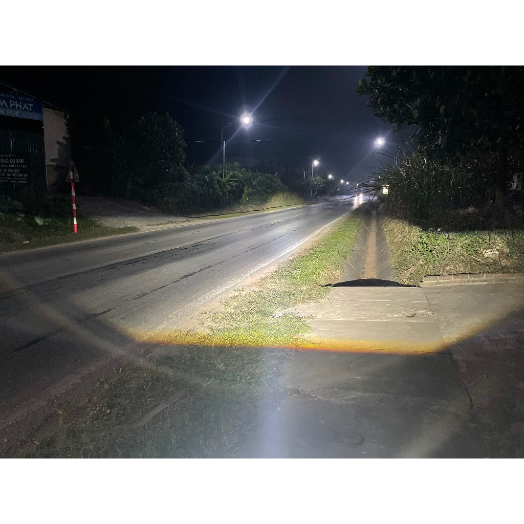 Đèn pha Max Light V9 chân xoáy đa năng H4 H7 H11