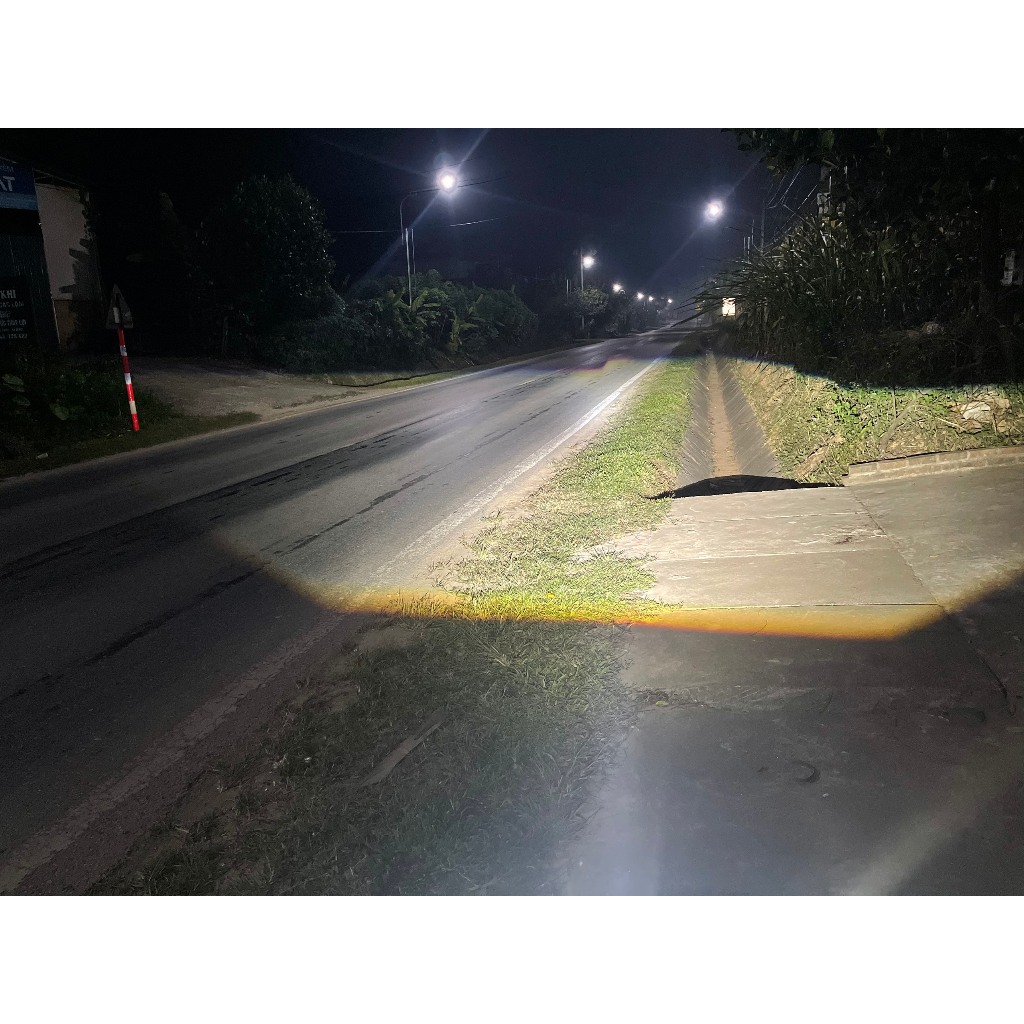 Đèn pha Max Light V9 chân xoáy đa năng H4 H7 H11