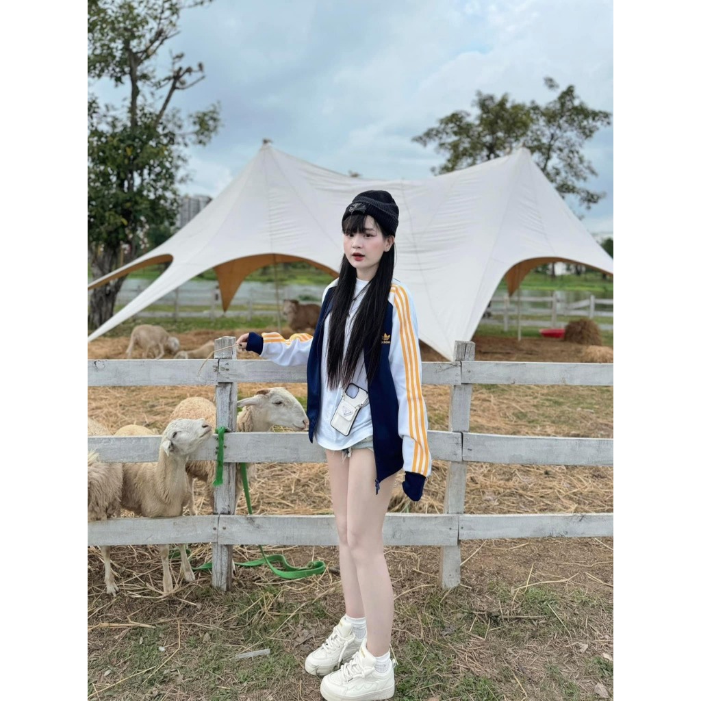 Áo Khoác Adidas An Thuyên Mẫu Mới Nhất Logo Thêu-Áo Khoác Adidas Phối Tay Trắng Hàng Đẹp Hottrend 2024