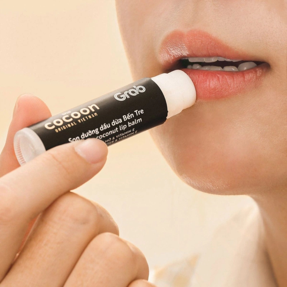 Son Dưỡng Cocoon Dầu Dừa Bến Tre chống thâm môi & khô môi - Cocoon Ben Tre Coconut Lip Balm 5g