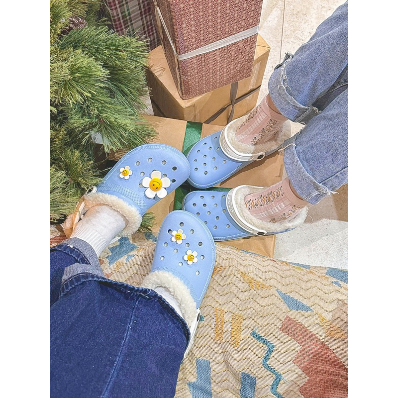 Sục crocs lót lông, Dép Cross lót lông cừu chính hãng ,lỗi nhẹ đã decor lại đẹp mớ, tặng kèm Sticker - Chou Bùi St