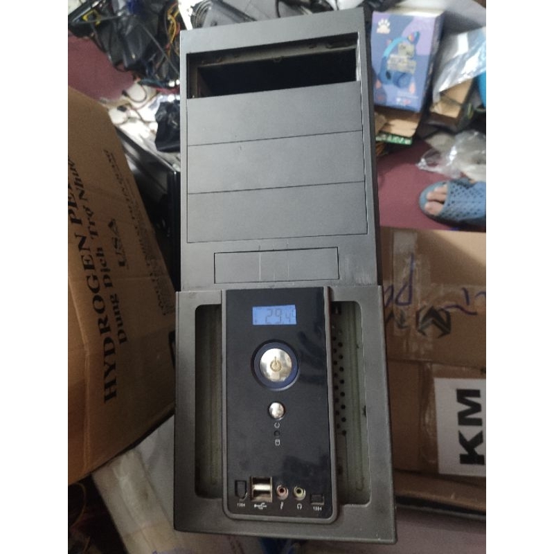 Vỏ thùng máy PC cũ rã văn phòng