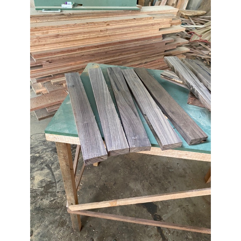 Gỗ óc chó dài 50cm