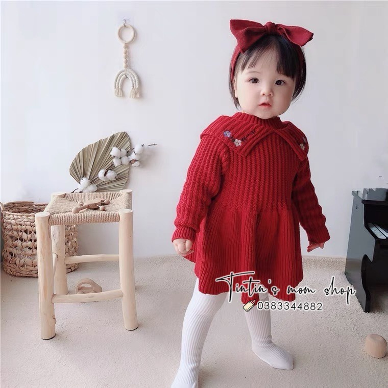 Váy len tăm đỏ cổ hoa thêu cho bé gái