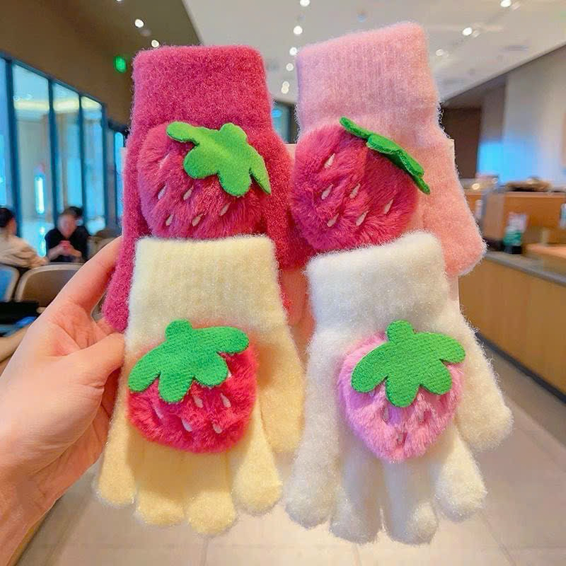 Găng tay len gấu dâu cute cho bé gái
