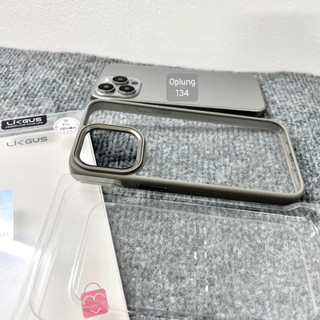 Ốp iPhone lưng kính trong suốt 15promax/15pro LIKGUS, viền dẻo màu natural titan, không ố màu