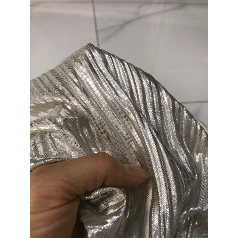 Vải Voan Dập Ly Tăm Màu Bạc Nhũ Ánh Bạc, Mềm Rũ Co Giãn -Khổ 1m5-may đầm kiểu váy dạ hội thời trang