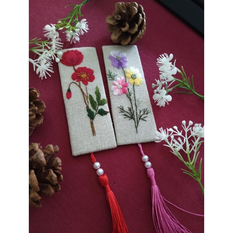bookmark/kẹp sách thêu tay