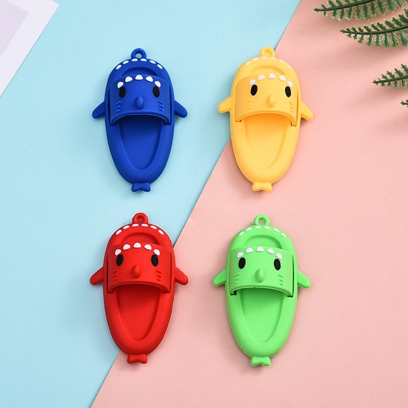 Móc Khóa Phụ Kiện Balo , Phụ Kiện Móc Khóa Xe Mẫu Dép Haotj Hình Nhựa Dẻo