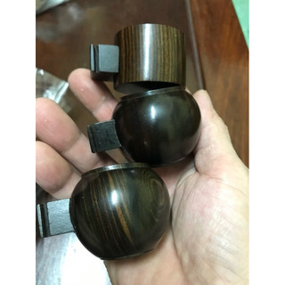 Cóng chim ăn bằng gỗ mun