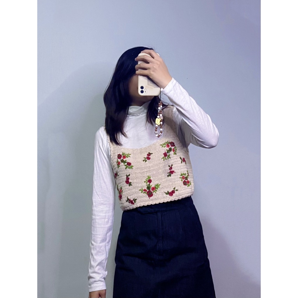 Áo 2 dây len móc thêu hoạ tiết hoa lá vintage secondhand