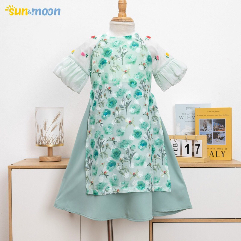 Áo dài váy mẫu mới nhất 2024 của SUN &MOON vải voan tơ cao cấp mềm mịn bông hoa xinh xắn Size 10-48kg