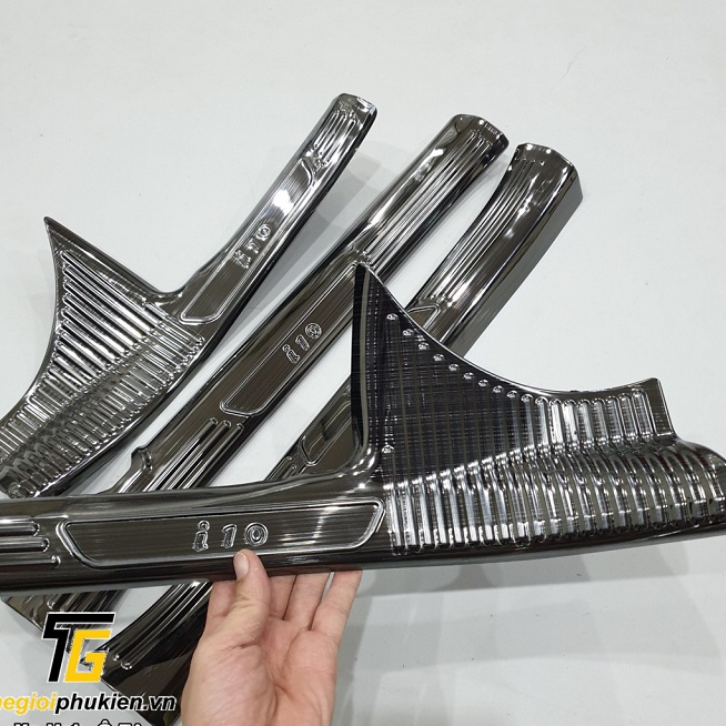 Ốp bậc cửa, Nẹp bước chân trong, ngoài xe Hyundai I10 2021 2022, 2023 - 2015 vân Titan cao cấp