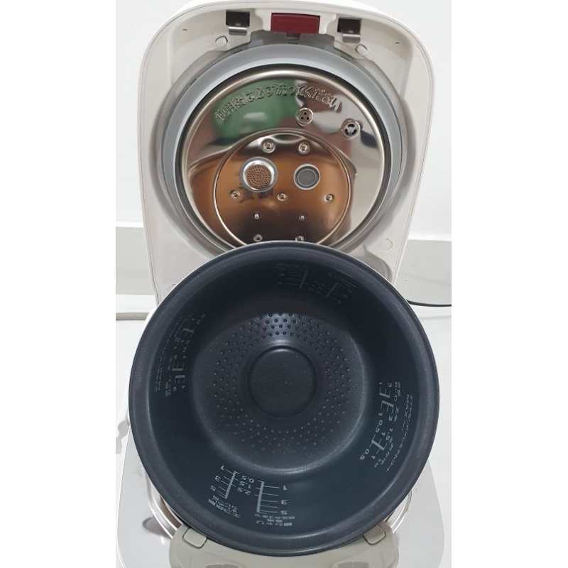 Cảm ứng phím - màn hình. Nồi cơm IH cao tần áp suất bù ẩm cốc nước Panasonic 1L. Nồi gần như mới 98%.