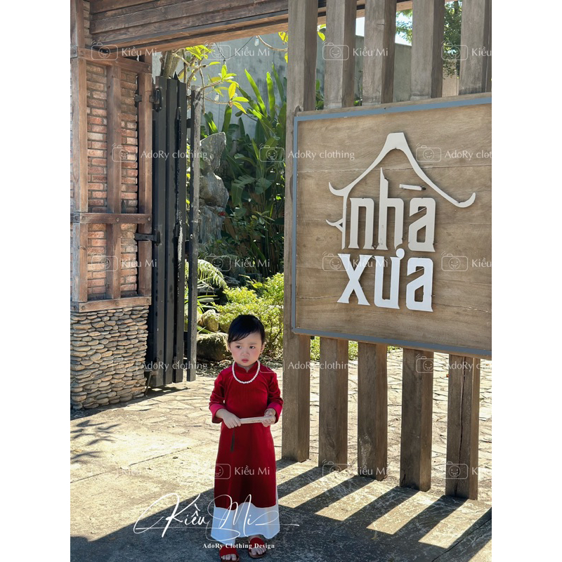 Áo dài nhung cho bé gái