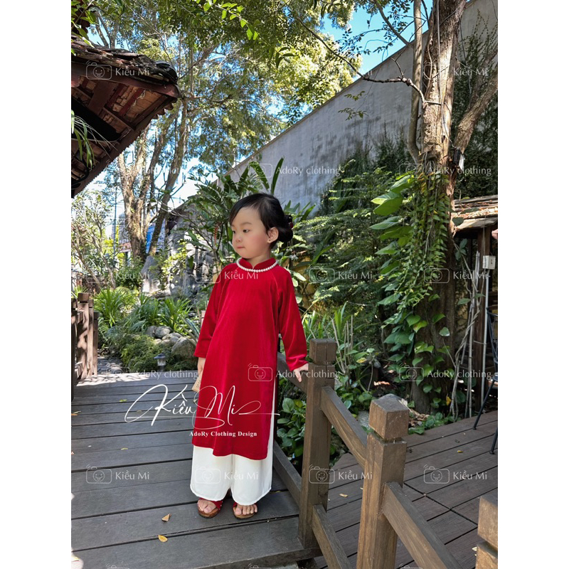 Áo dài nhung cho bé gái