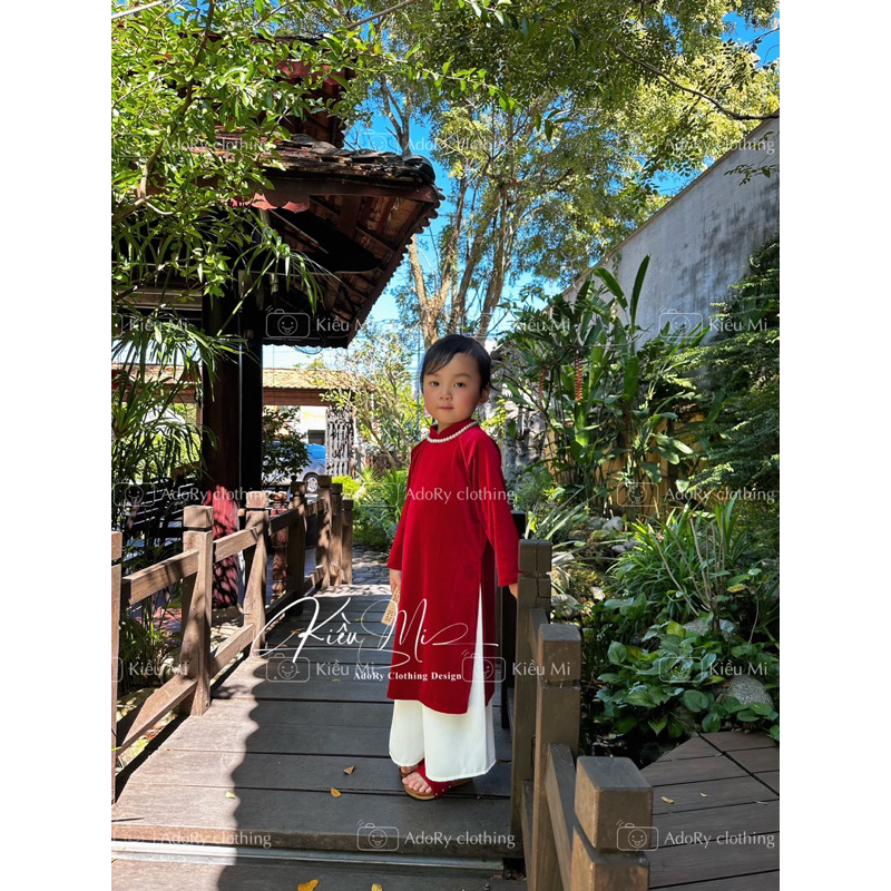 Áo dài nhung cho bé gái