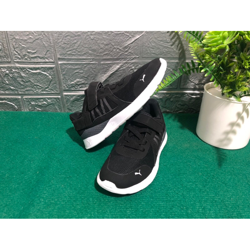 Giày thể thao bé trai P.U.M.A  size 33 chân 20cm