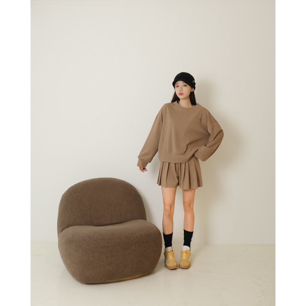 Set áo sweater tay dài + quần giả váy xếp ly MONÁ  - CHEESE