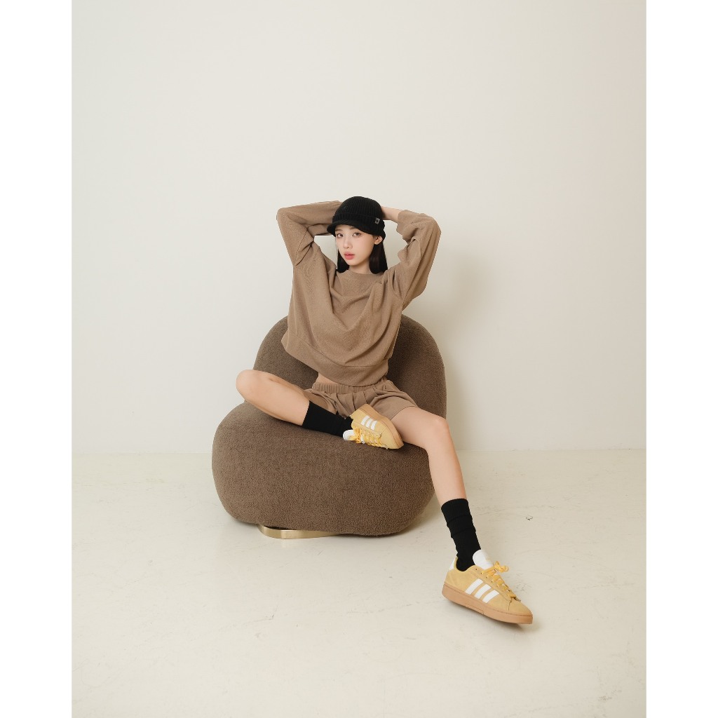 Set áo sweater tay dài + quần giả váy xếp ly MONÁ  - CHEESE