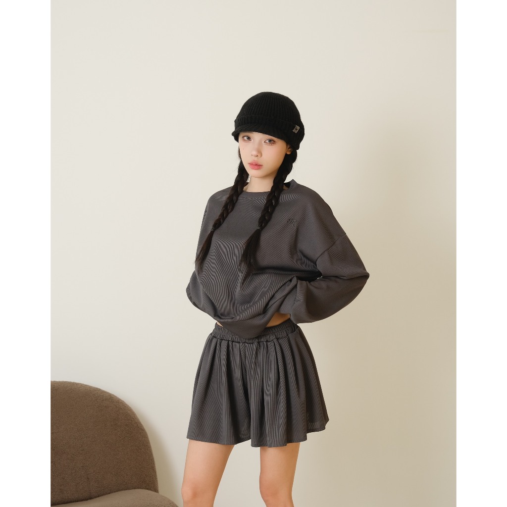 Set áo sweater tay dài + quần giả váy xếp ly MONÁ  - CHEESE