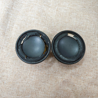 1 cặp loa 4.5cm rách gân, màng hàng bãi không rõ tình trạng