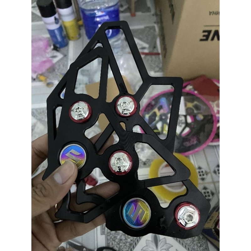 Một cặp nẹp sườn  nhôm 7075 cnc kèm tem, ốc gr5 titan gắn satria/Raider FI.