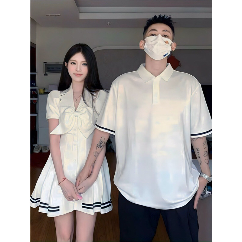 Đồ đôi đầm trắng + Áo polo nam cùng chất liệu viền sọc dễ thương hot trend