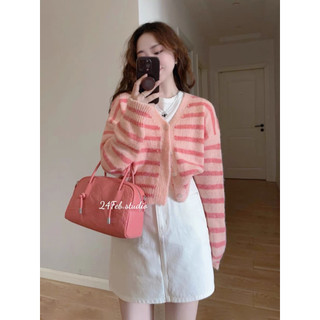 Áo len kẻ cài cúc phối cổ V phong cách vintage Hàn Quốc