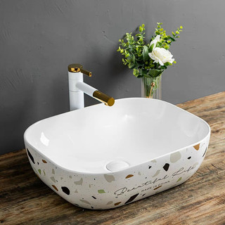 Chậu rửa mặt lavabo họa tiết đặt bàn đá
