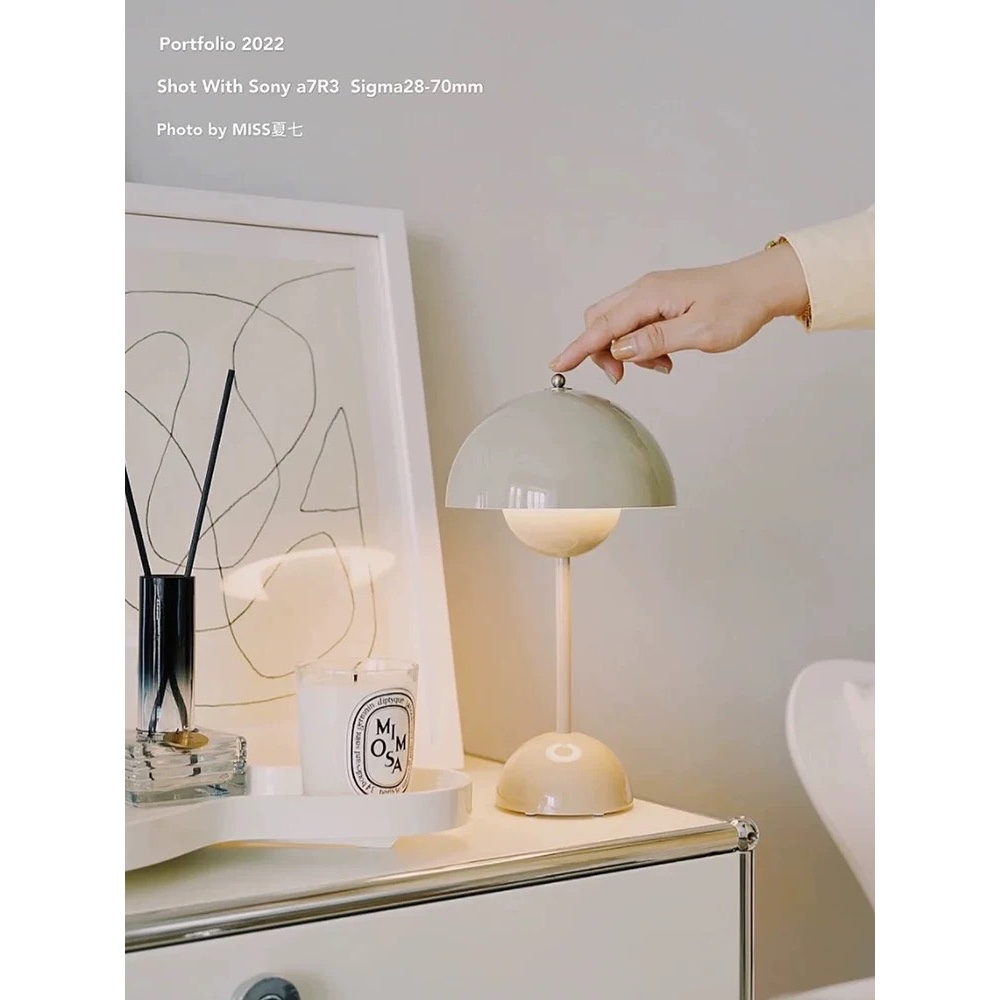 Đèn ngủ hình ô bằng kim loại, đổi ánh sáng 3 màu có thể tăng giảm ánh sáng - Gọn Decor