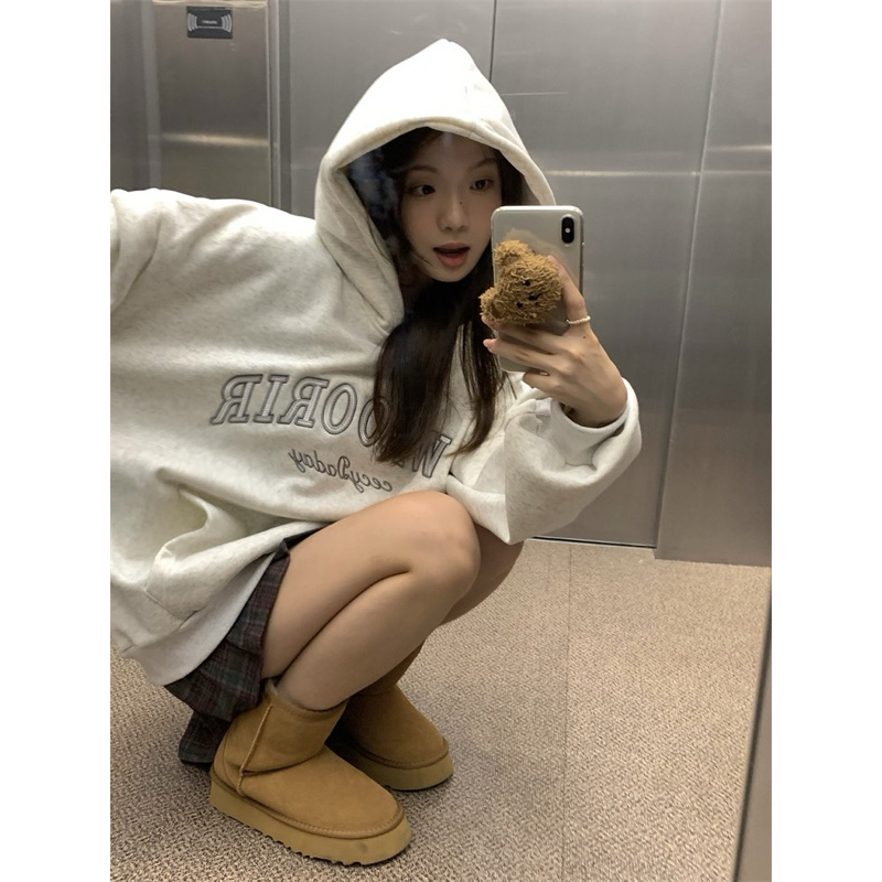 Áo nỉ có mũ thêu chữ