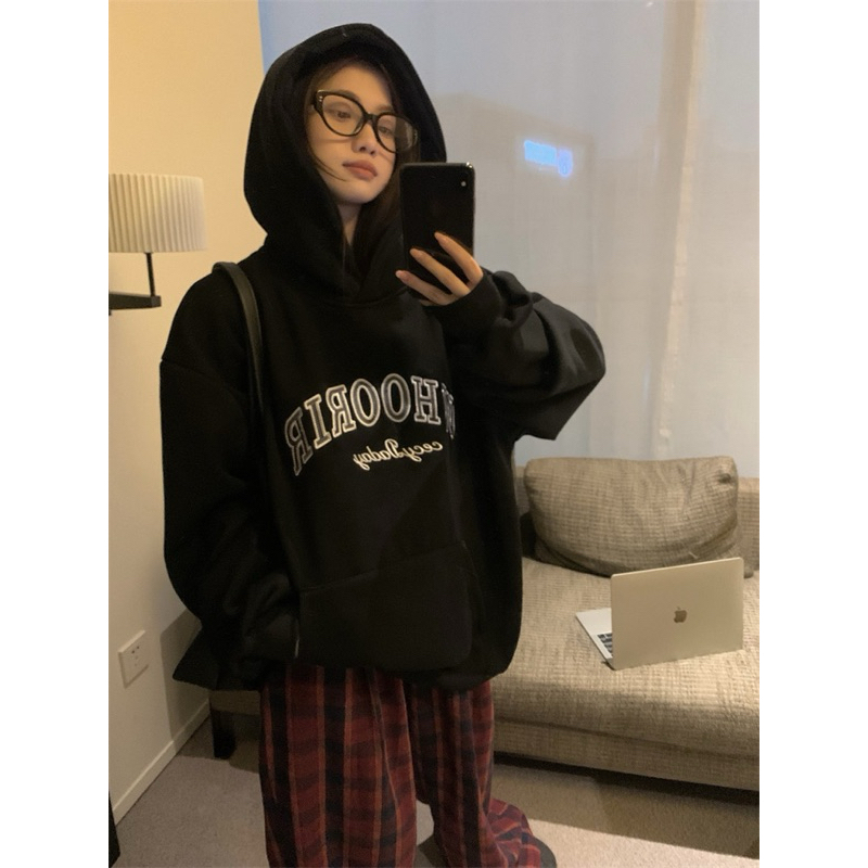 Áo nỉ có mũ thêu chữ